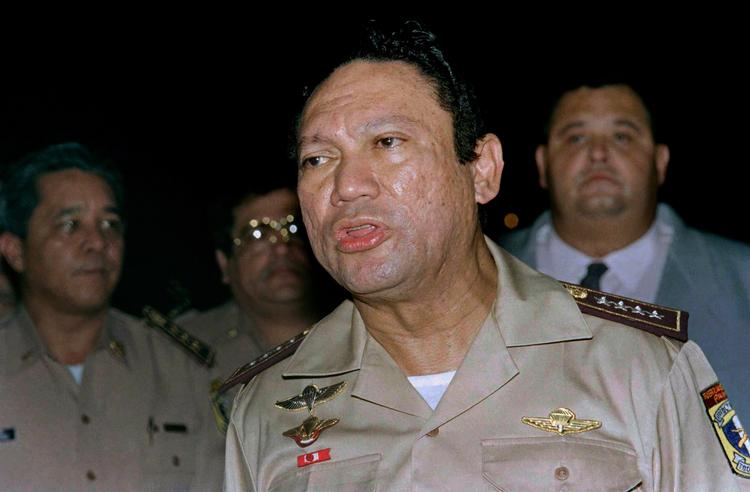 Straffet. General Manuel Antonio Noriega fotograferet i sit sidste år som Panamas diktator i 1989. Siden har han siddet fængslet i såvel USA som Frankrig, hvorfra han nu vender hjem til retsforfølgelse i Panama. 