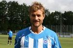 ny. Morten Skoubo er i dag på træningsbanen trukket i sin nye trøje, som ligner outfittet fra tiden i Real Sociedad. Pressefoto fra klubben 