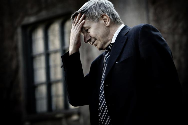 Undrende. Ralf Hemmingsen finder det »besynderligt, hvis jeg som rektor skulle bede en forsker i politologi om at afholde sig fra politiske vurderinger i paneldebatter«. 