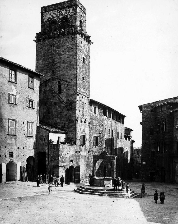 POTENTBY. Den toscanske by med de mange tårne, San Gimignano, trak turister også på Forsters tid. Arkivfoto: Alinari Archives-Brogi Archive, Florence