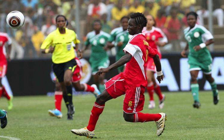 mænd? Salimata Simpore og 'søsteren' var blandt de toneangivende på holdet fra Ækvatorial Guinea, der overraskende kom til VM i Tyskland i juli. 