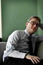 Stramning. Integrationsministeriets lovforslag om stramninger af udvisningsreglerne giver danske domstole grønt lys til at gå så langt som muligt i sager om udvisning af kriminelle udlændinge. Formanden for Institut for Menneskerettigheder; Jonas Christoffersen advarer mod, at lovgivningen er for uklar og mener, at kritikken er et opgør med domstolenes håndtering af udvisningssager. 