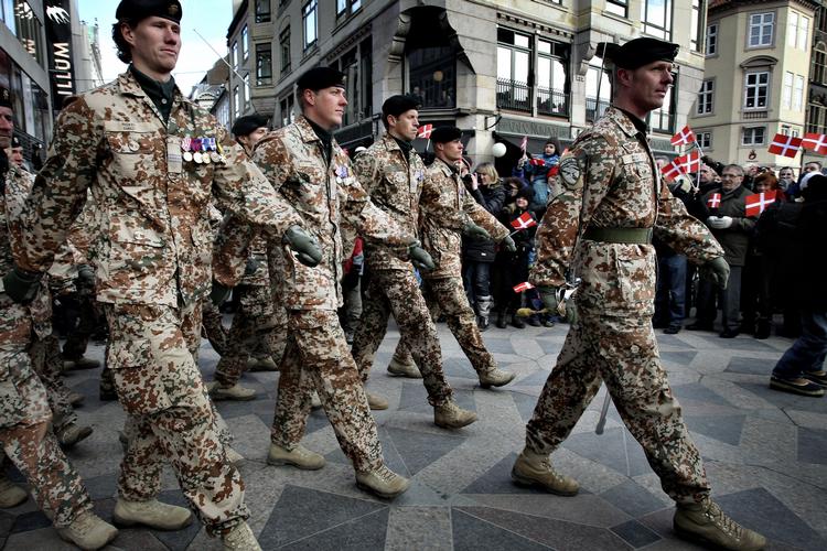 Hjemvendte. Soldater fra Hold 8 marcherede i februar gennem det indre København, efter at de var vendt hjem fra Afghanistan. 