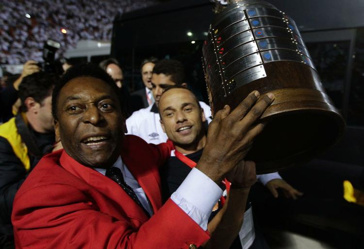 hjerteklub. For Pelé er Santos klubben, der betyder alt, og den tredobbelte verdensmester deltog i fejringen af klubbens første sydamerikanske mesterskab i 48 år. 
