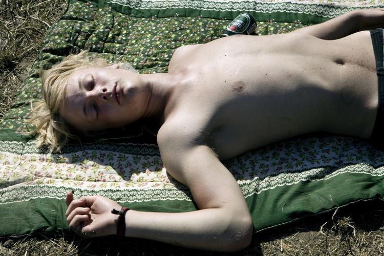 Hedebølge. Opvarmningsdagene mandag, tirsdag og onsdag kan man bruge på solbadning. Der kommer masser af sol og temperaturer omkring 30 grader. 