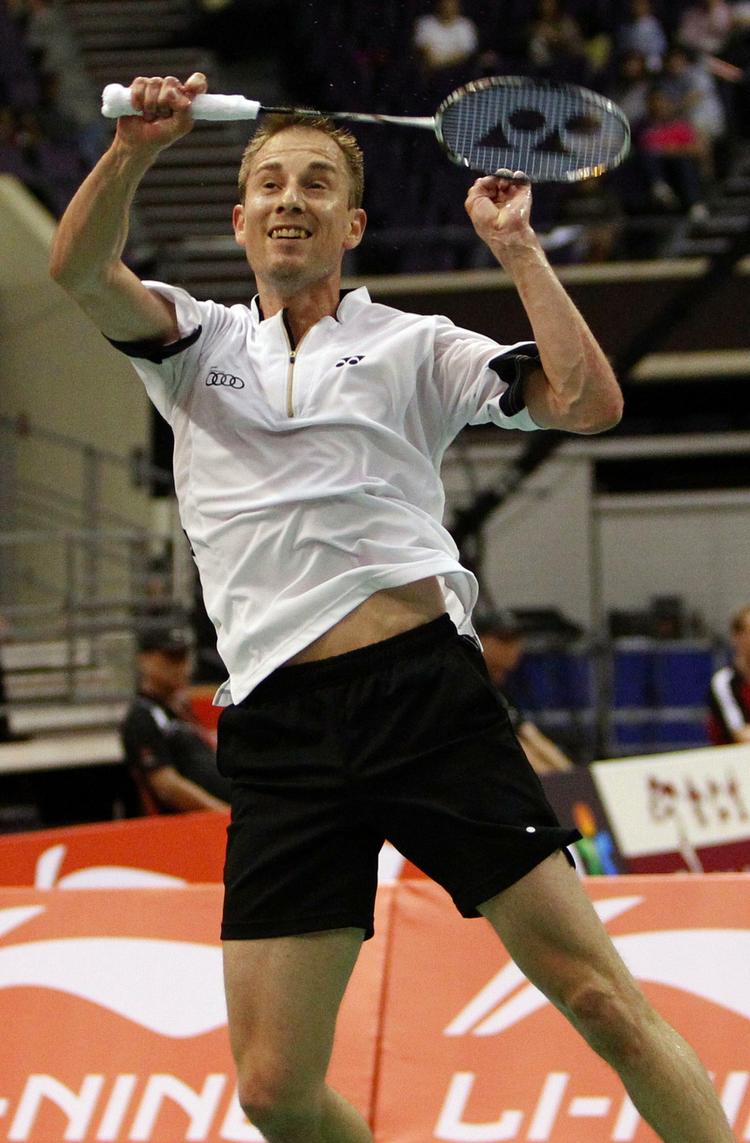semifinalist. Med en sejr i kvartfinalen fik Peter Gade mindsket Taufik Hidayats forspring i de indbyrdes opgør. 