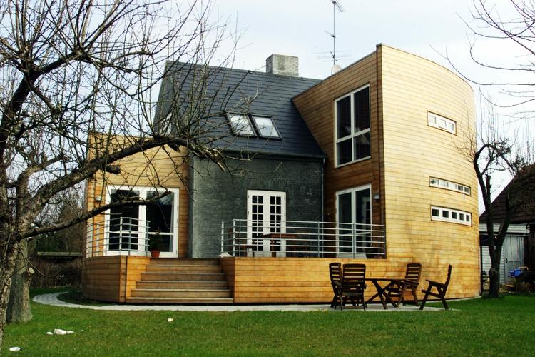 Usædvanlig tilbygning til almindeligt parcelhus på Klintevej i Husum ved Utterslev Mose. Arkivfoto 