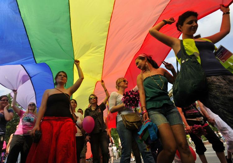 Markering. Den amerikanske Gay and Lesbian Pride Month blev indført af Bill Clinton i 2000. 