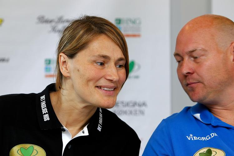 udviklingstræner. Anja Andersen ved dagens pressemøde sammen med Viborgs cheftræner Bo Toulstrup. 