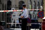 Efterforskning. Politiet afspærrede dele af Strøget i København, efter et brutalt overfald på en kvinde ved Helligåndskirken. 