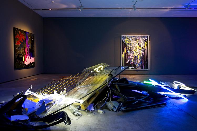 Ruiner. Affald er vores tids ruiner, mener kunstkometen Anselm Reyle, og han æstetiserer da også storskrald, så det giver mindelser om romantikkens forkærlighed for ruinen som motiv.  Foto: Lars Skaaning 