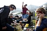 Venteposition. Omkring 50 festivalgæster havde taget opstilling ved indgang øst fredag eftermiddag, for at sikre sig de bedste pladser, når campingområdet åbner 25. juni. Ingen af dem havde dog ambitioner om at vælte hegnet. 