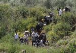 flygtningestrømme. Hertil morgen strømmer flygtninge igen ind over grænsen mellem Syrien og Libanon. Billedet er ikke fra i dag, men er fra sidste uge, hvor den syriske hær ligeledes angreb sine borgere. 