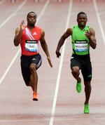 målfoto. Jamaicas Steve Mullings (th) vinder 100 meter-løbet i New York 11. juni mod Tyson Gay på målfoto, da de to løb i samme tid, 10.26 sekunder. 