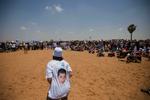 protest. Hundredvis af israelere demonstrerer i dag for frigivelse af den kidnappede israelske soldat Gilad Shalit. Det er i dag fem år siden, at han blev kidnappet på israelsk jord af militante palæstinensere. 