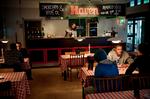 Som i gamle dage. 1975 fik Carlsbergs ansatte et sted til fritiden, men desværre minder maden i Haven stadig om kantinemad lavet efter devisen 'alt godt fra plastikspand'.  Foto: Martin  Slottemo Lyngstad 
