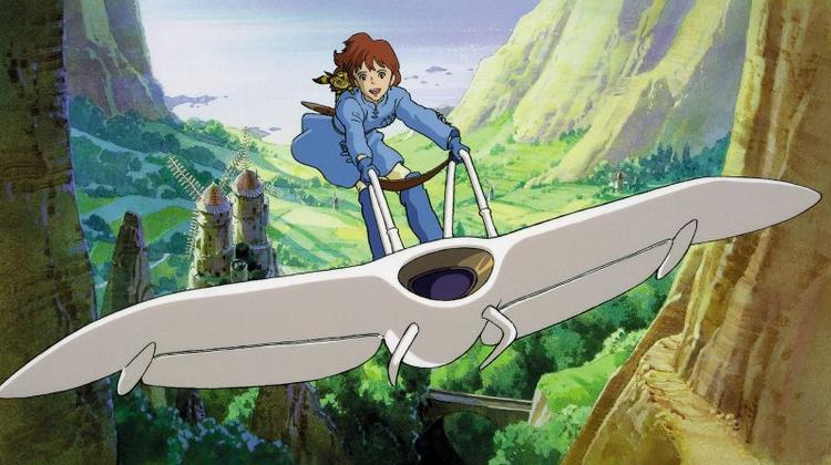Svimlende. Miyazakis  animationskunst er af en lysende skønhed og originalitet – og derfor gør det ikke noget, at filmen er økopolitisk korrekt indtil det  forudsigelige. 
