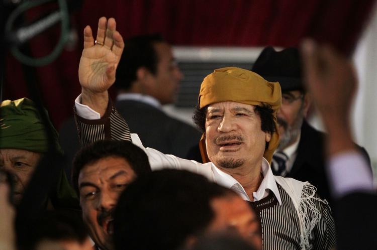 fredsforhandlinger. Den libyske diktator Moammar Gaddafi har ifølge Den Afrikanske Unions særlige Libyen-komite accepteret, at han ikke skal sidde med ved forhandlingerne om at finde en fredelig løsning på konflikten i landet. 