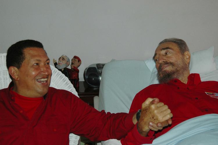Chavez. Hugo Chavez besøgte i 2008 den tidligere cubanske leder Fidel Castro, da han var alvorligt syg. Nu er Chavez selv i sygesengen i Cuba. 