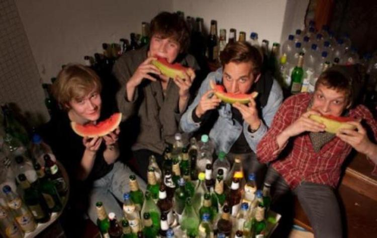 Dilettanter. Tyskland er kendt for 'geniale dilettanter', men af de to ting er Chuckamuck klart bedst fat i den dilettantiske ende. 