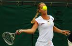boldøje. Med en overraskende sejr over Julia Görges spillede Dominika Cibulkova sig frem til sin første ottendedelsfinale i Wimbledon. 