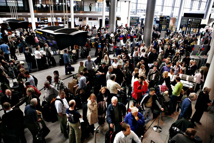 SIKKERHED. Israel vil have kraftigt skærpede sikkerhedsforanstaltninger ved afgange til landet. Foto fra afgangshallen i Københavns Lufthavn. 