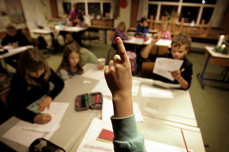 Deltid. Selv om de lærerstuderende læser alt til timerne, så vil de ikke kunne nå op på en 37 timers arbejdsuge, mener de lærerstuderendes formand, Tobias Holst. 