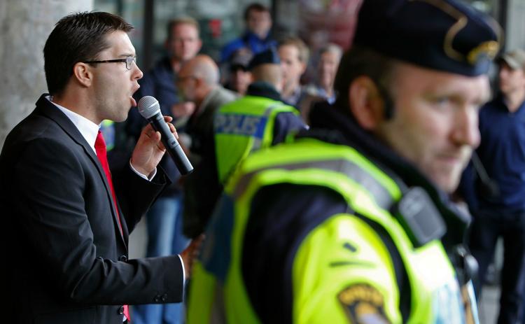 Valgt. Jimmie Åkesson taler ved valgkampen i efteråret, hvor det for første gang lykkedes det indvandrerfjendtlige parti at blive valgt ind i den svenske Riksdag. 