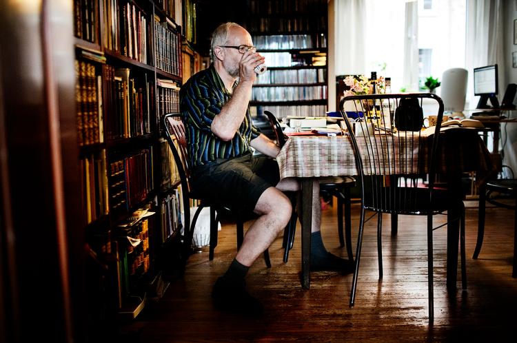 poetisk åre. I oversættelsen af hele Højskolesangbogen er Arne Pedersen nået til sang nummer 112. Om halvandet år regner han med at være nået til vejs ende med sang nummer 572. 