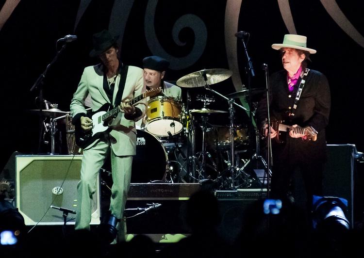 KÅLHØGEN. Bob Dylan og band sendte jantelov og middelmådighed til tælling i H.C. Andersens fødeby i går. Se, det var et rigtigt eventyr. 
