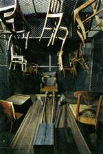 Cellen. Devika Sharma forholder sig blandt andet til Louise Bourgeois' installationer under fællestitlen 'The Cell'. Spejler fængslet privatlivet, eller er det omvendt? Foto fra bogen: Louise Bourgeois: 'Passage Dangereux' 