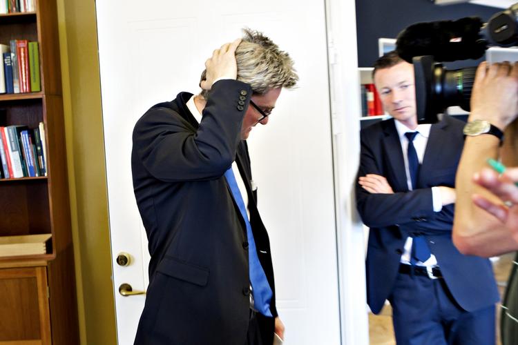 Advarsel. Søren Pind på torsdagens pressemøde, der handlede om »rigets sikkerhed« Ministeren måtte dog indrømme, at han ikke var »personligt informeret om det nærmere indhold af denne sag«. 
