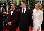 Sejr. Nicolas Winding Refn med følge ankommer til aftenens prisceremoni. 