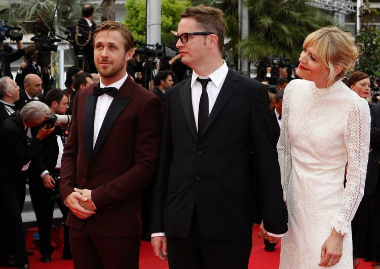 Sejr. Nicolas Winding Refn med følge ankommer til aftenens prisceremoni. 