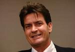 Comeback? Charlie Sheen kan være på vej tilbage efter et vildt år, hvor han bl.a. blev sagsøgt af en pornostjerne efter en våd og vild nat på et hotelværelse, optrådte med bizarre udtalelser i flere interview, blev fyret fra hitserien 'Two And a Half Men', lancerede et vanvittigt 'torpedoshow' og meget andet. 