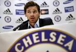 holdånd. Andre Villas-Boas blev i dag præsenteret som Chelseas nye træner på et pressemøde. 