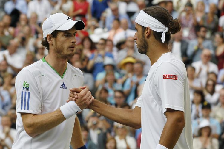 Afgjort. Andy Murray (t.v.) stikker næven frem og siger tak for kamp til Feliciano Lopez. 