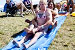 Rutsjetur. Festen i lejrområdet kan snildt konkurrere med Sunny Beach, men festivalens musikprogram er blevet for snævert og mærkeligt til at kunne samle festen, mener Politikens musikredaktør.
