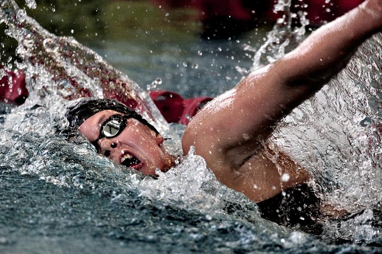rekord. Med sin hurtigste tid nogen sinde i 200 meter fri blev Lotte Friis en overbevisende dansk mester. 