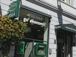 Max Banks afdeling i Slagelse. Selvom den og en stribe andre småbanker har det hårdt, bør almindelige kunder ikke skifte bank, lyder rådet fra to privatøkonomiske rådgivere. 