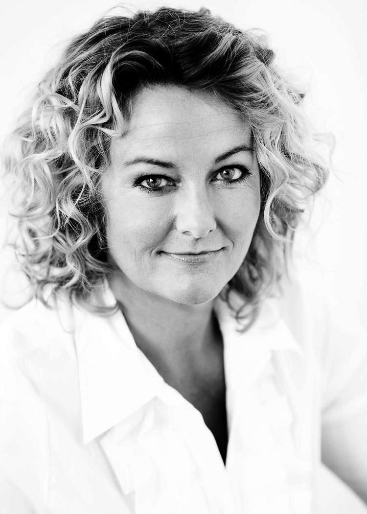 penge. Forfatterformand  Lotte Garbers mener, at en 'nem' løsning på problemet er at sætte den livsvarige ydelse til kunstnerne op. 