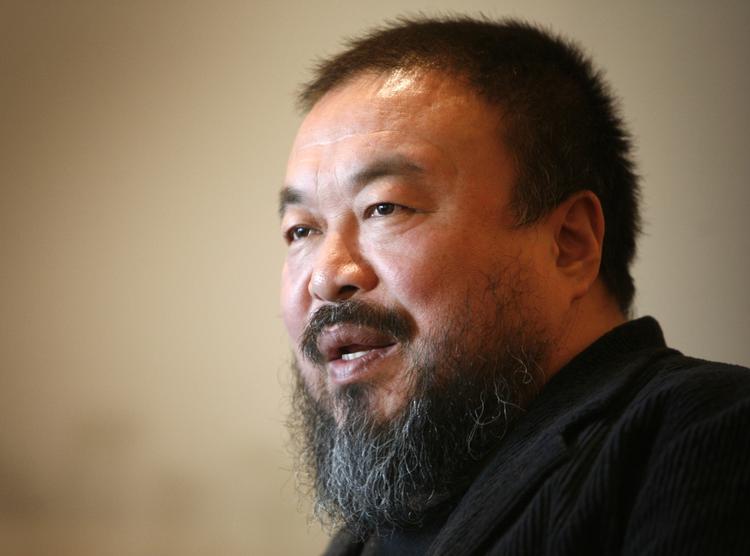 Tweet tweet! Til stor irritation for de kinesiske myndigheder er Ai Weiwei ikke så nem at lukke munden på. Nu kan 95.000 følge ham igen. 