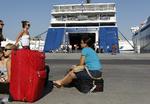Færgestop. Strejker betyder, at ingen færger forlader Athens havn Piraeus for tredje dag i træk. 