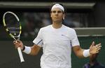 skadet. Rafael Nadal får en indsprøjtning at spille på i kampen mod Andy Murray, som også humpede i kvartfinalen efter et vrid i foden. 