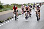 FARETRUENDE. Fire triatleter kom alvorligt til skade på Challenge Copenhagen-ruten i søndags. I tri-miljøet opfordrer man cyklisterne til at køre mere besindigt, når det bare gælder træning. Triatleterne på billedet har intet med den konkrete sag at gøre. 