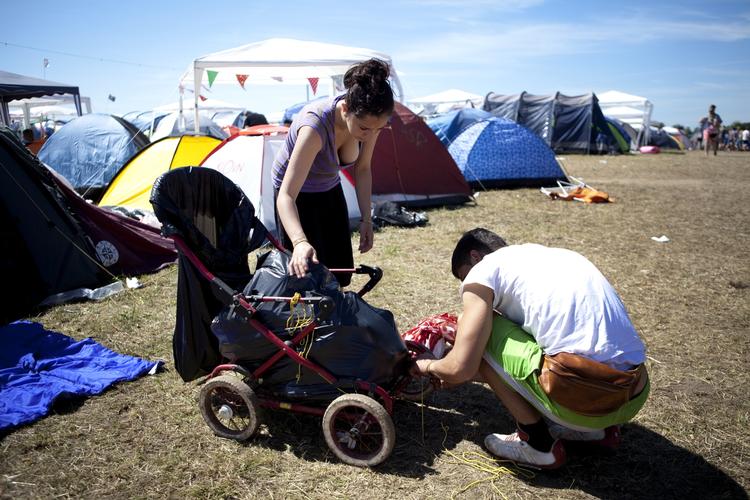 Diskrimination. 17-årige Sabina  er ligesom flere andre romaer på Roskilde Festival blevet mødt med diskriminerende tilråb som »sigøjnertøs« og »skrid herfra«. 