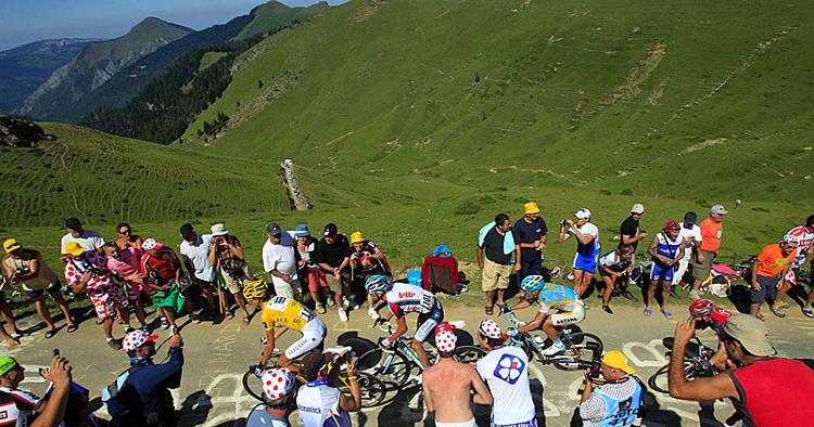TOUREN fra sidelinjen. Ifølge Jørgen Leth er Pyrenæerne et af de steder, hvor man bedst fornemmer Tour de France. 