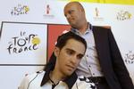 opbakning. Som altid står Bjarne Riis bag sin altdominerende stjerne, Alberto Contador. 