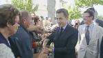 Overfald. Nicolas Sarkozy slap med skrækken, da en mand forsøgte at hive fat i ham. 