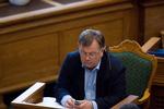 Recession. Regeringens krisepolitik anført af finansminister Claus Hjort Frederiksen har slået fejl, mener oppositionen. 